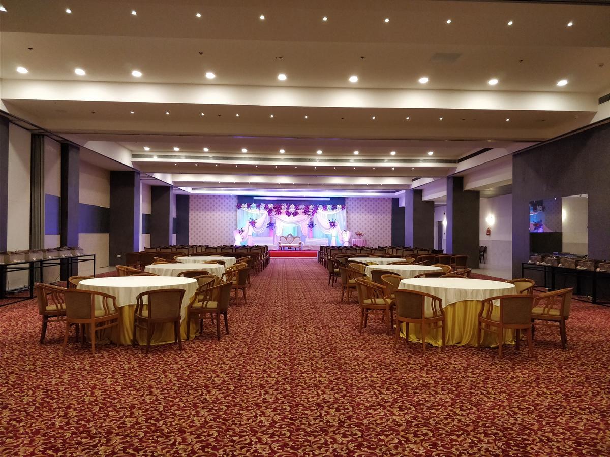 Regenta Central Hotel & Convention Centre Nagpur Exterior foto